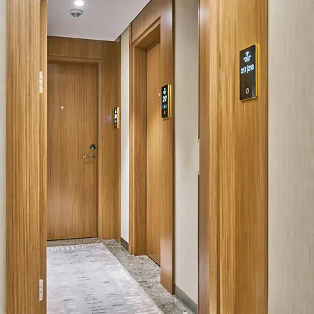 Rayelin Old Special Category Hotel *