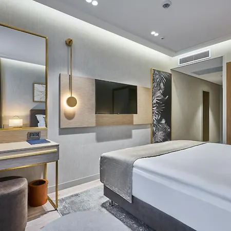 Rayelin Old Special Category Hotel